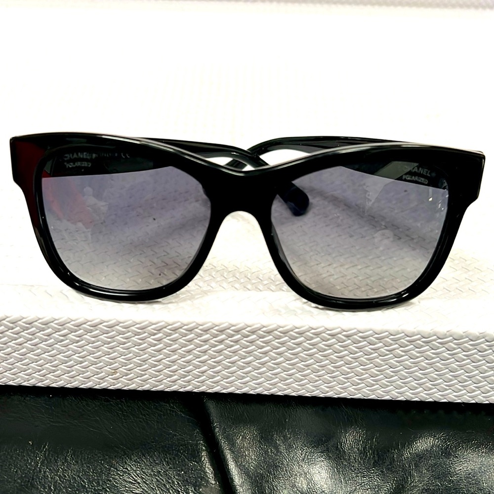 CHANEL Black Cat-Eye Sunglasses